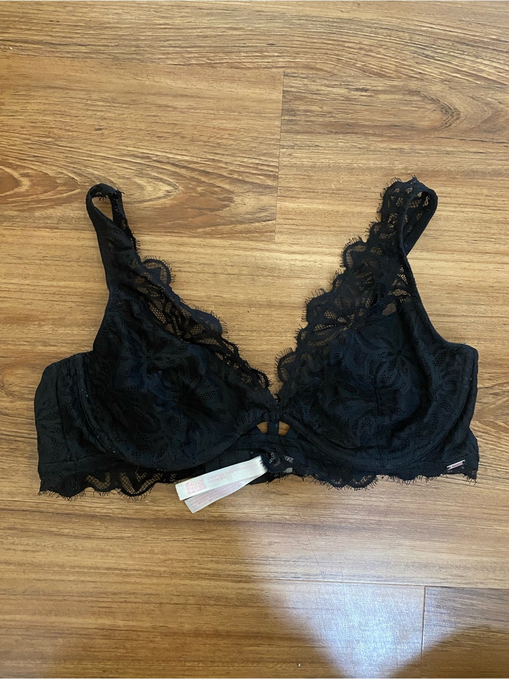 Victoria's Secret PINK Black Lace Plunge Bralette Bra Eyelash Trim Underwire